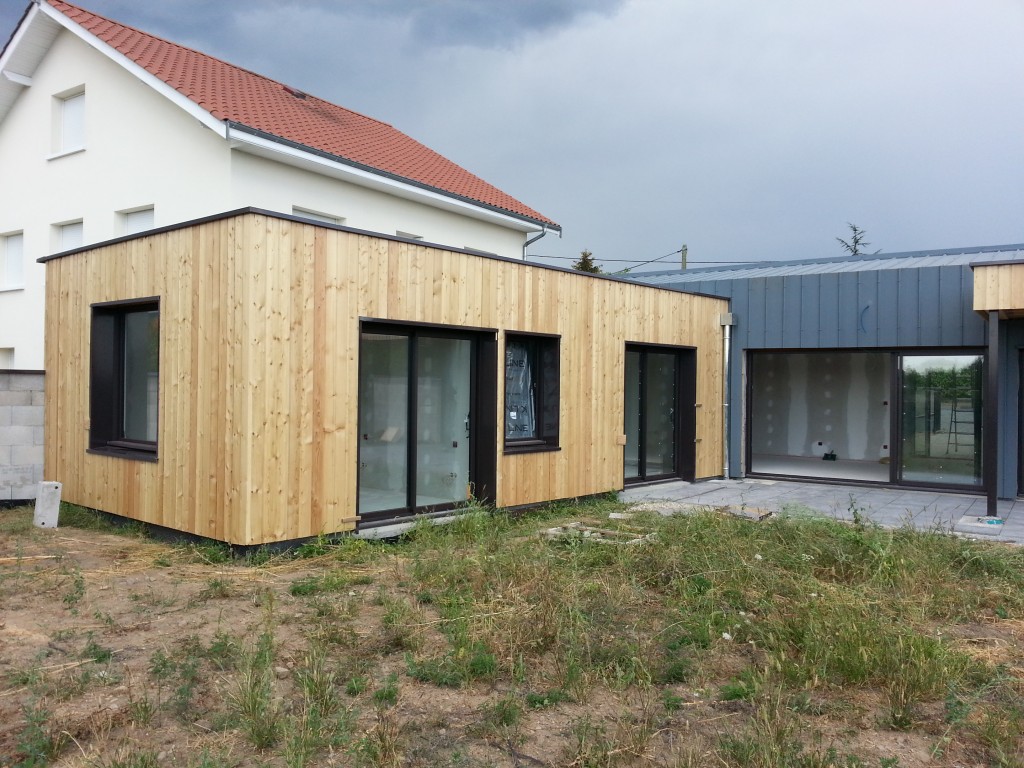 Maison, avec bardage mélèze et bardage métallique1